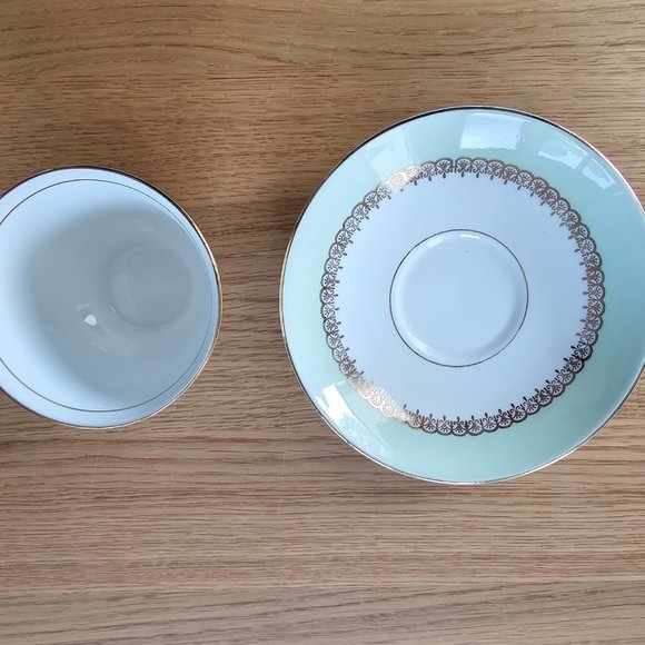 Colclough Vintage Teacup and Saucer Genuine Bone China Mint Green and  Gold - Picture 2 of 3